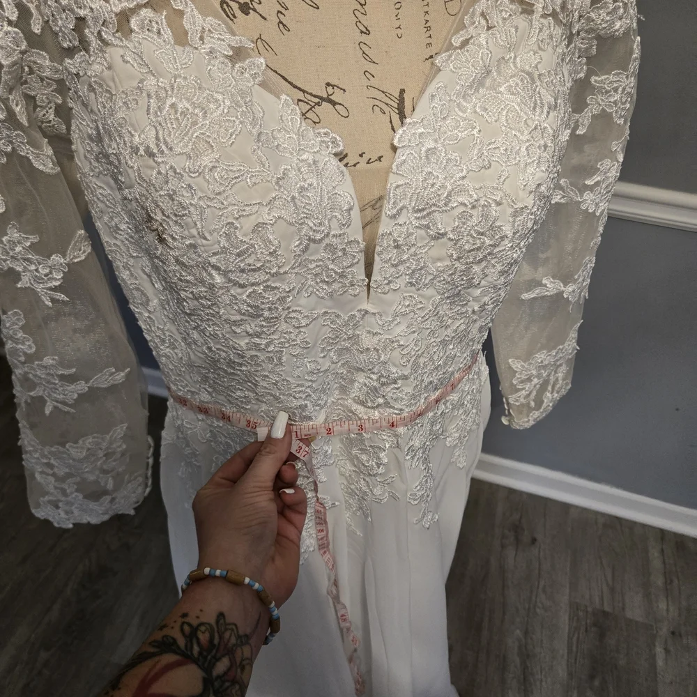 Elegant White Lace Wedding Dress - Picture 9 of 9